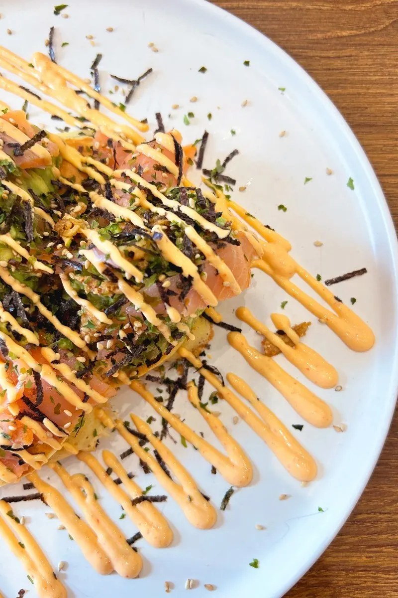 Pancakes Spicy pacific avec sauce spicy mayo et algues